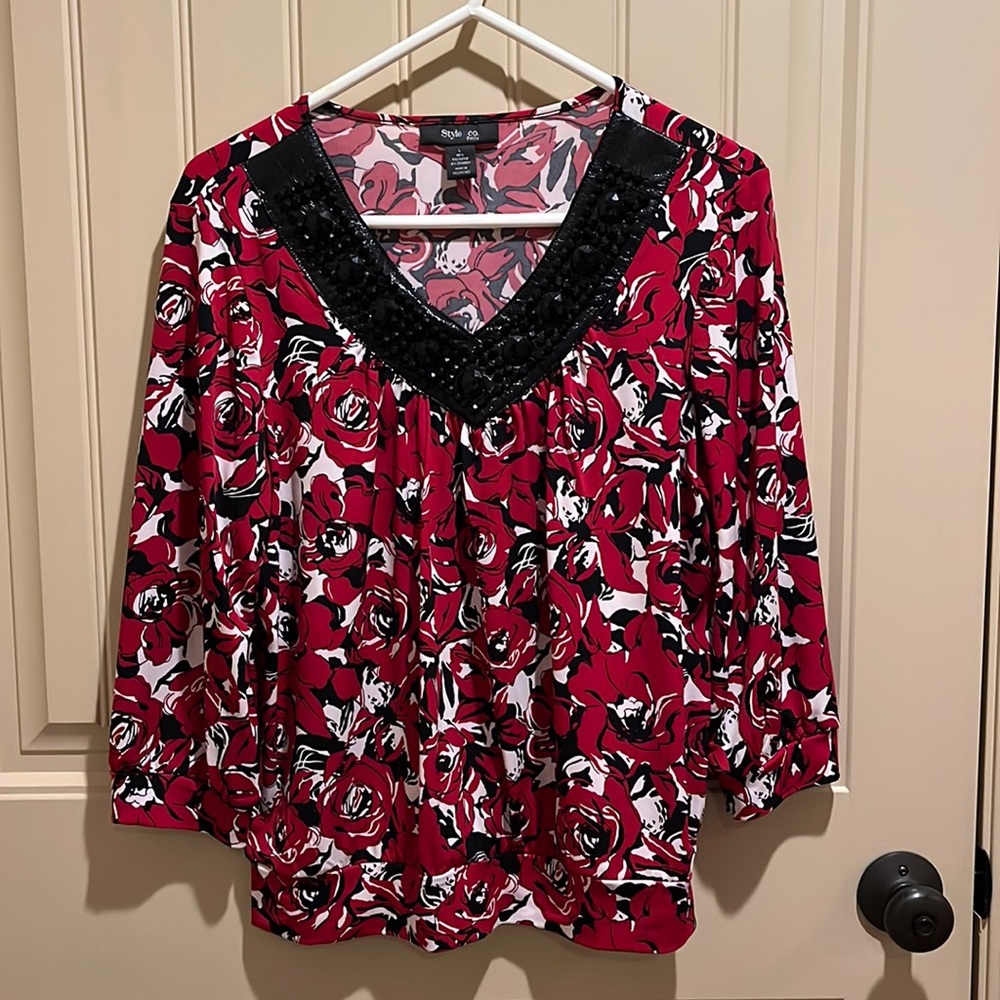 Beautiful, red and black top with decorative neckline. Size large.